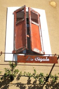 Vaugines okiennica La Cigale