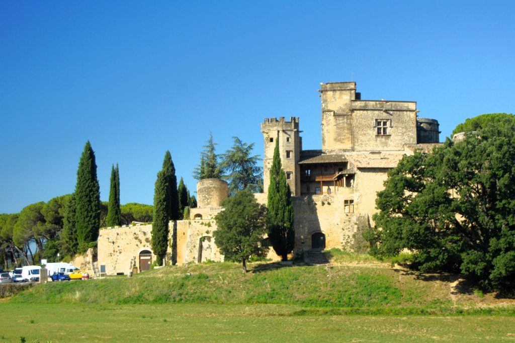 Najpiękniejsze miasteczka Prowansji - Lourmarin zamek