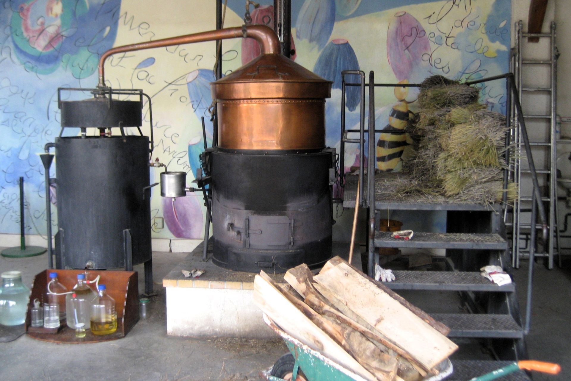 Miedziane urządzenia do destylacji lawendy