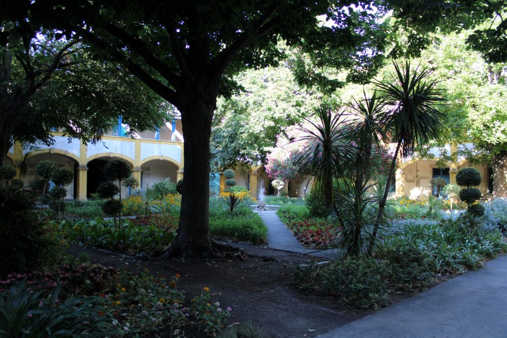 Espace Van Gogh zacienione
